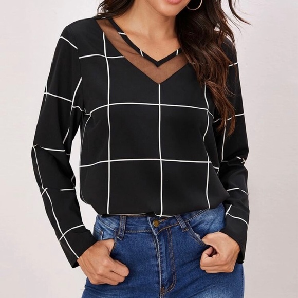 Black and White Pullover Top - Picture 4 of 4